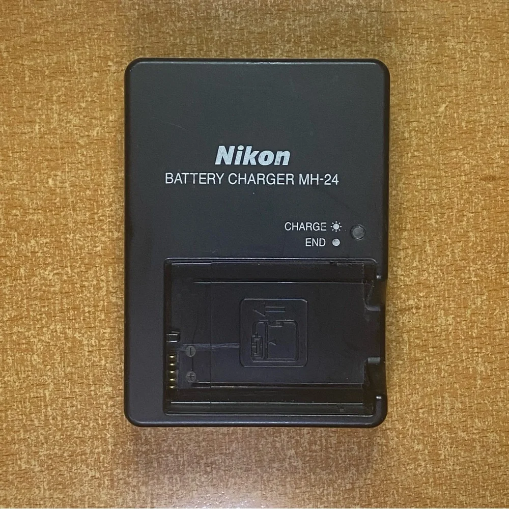 Nikon MH-24 Quick Battery Charger for EN-EL14 Battery